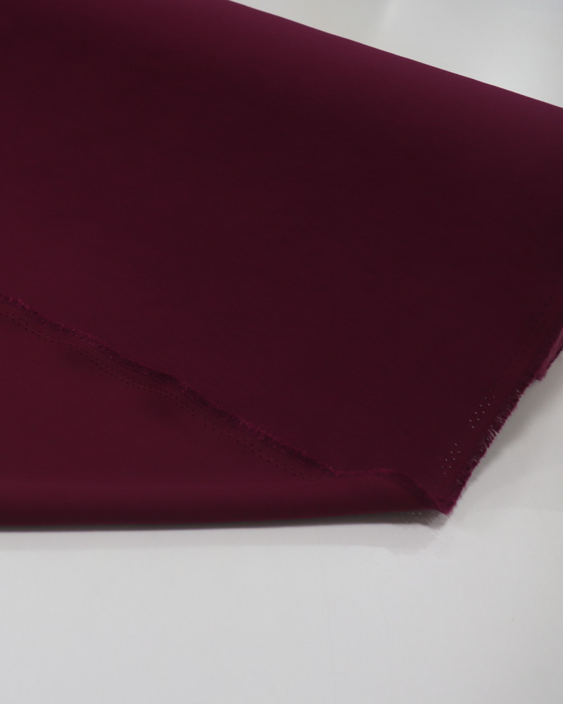 Tecido Alfaiataria de Viscose Vinho