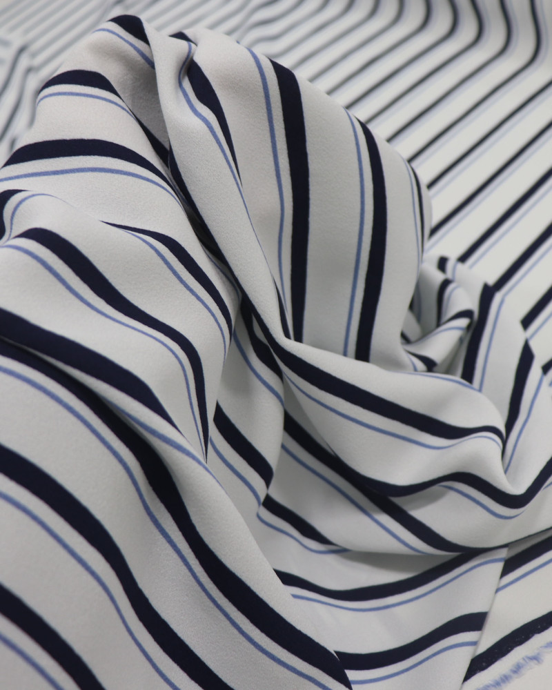 Tecido Crepe de Viscose Italiano Listras Duplas Tons de Azul e Branco