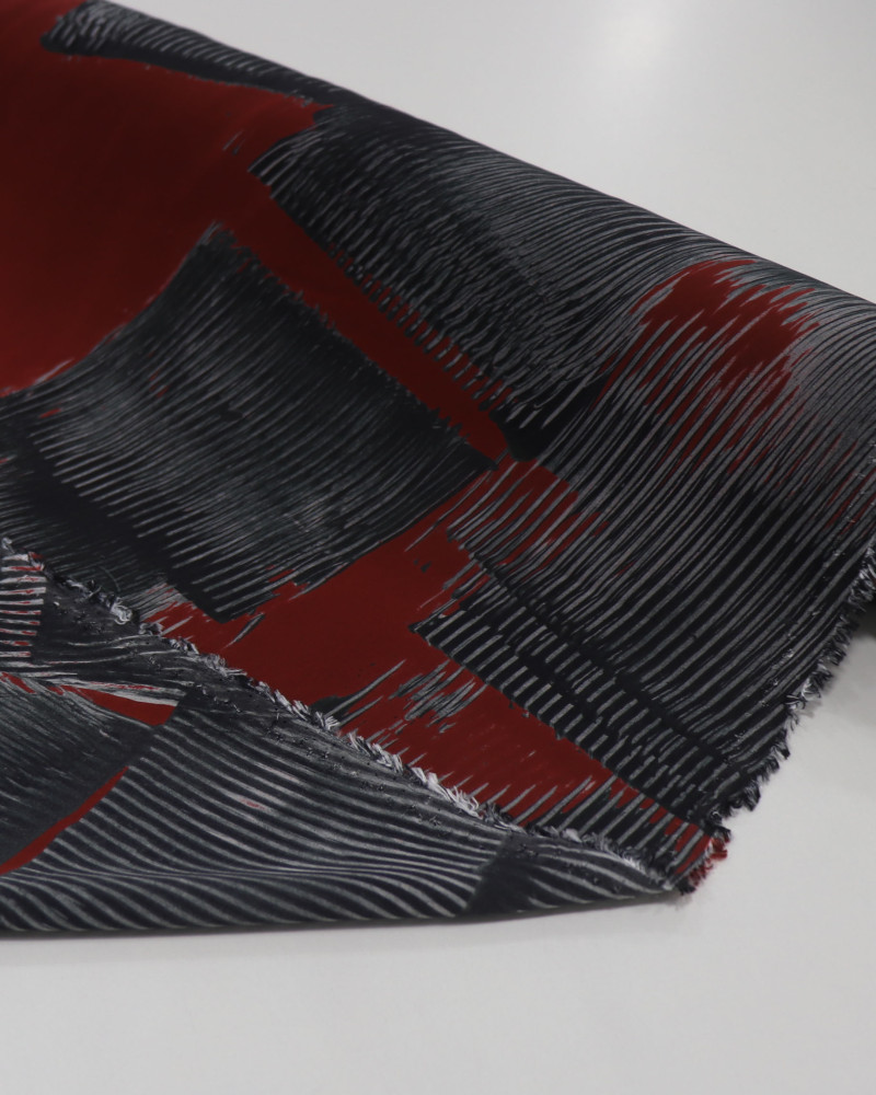 Tecido Crepe Chiffon Italiano Toque de Seda Pintura Abstrata Preto e Vermelho