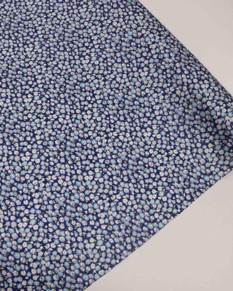 Tecido Crepe Silk Italiano Tapete Floral Branco e Azul