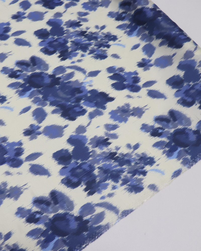 Tecido Crepe Silk Italiano Flores Abstratas Tons de Azul e Creme 