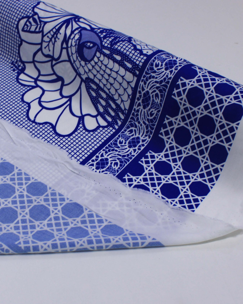 Tecido Viscose Premium Barrado Duplo Geométrico e Tropical Branco e Azul