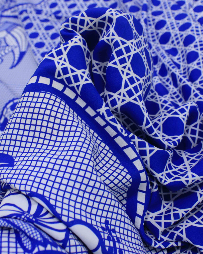 Tecido Viscose Premium Barrado Duplo Geométrico e Tropical Branco e Azul