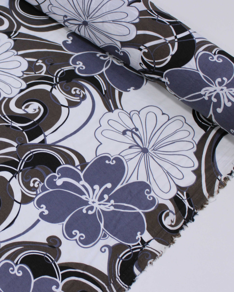 Tecido Viscose Mista com Poliamida Macro Flores Marrom, Tons de Cinza e Branco
