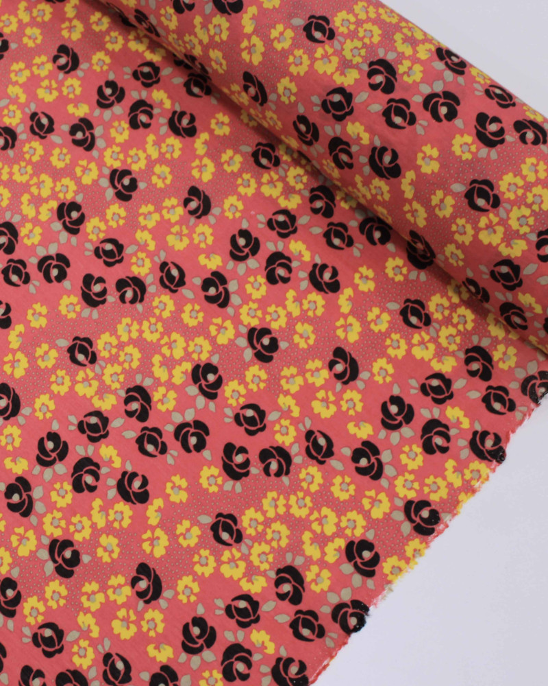Tecido Viscose Mista com Poliamida Micro Tapete Floral Amarelo, Preto e Coral