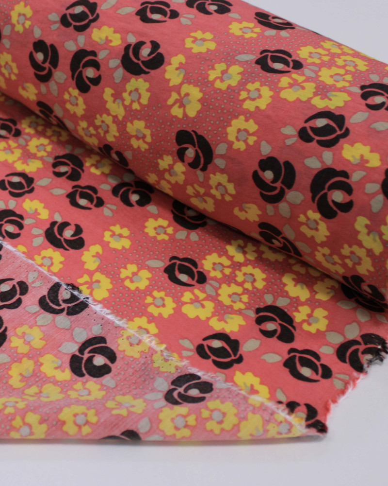 Tecido Viscose Mista com Poliamida Micro Tapete Floral Amarelo, Preto e Coral