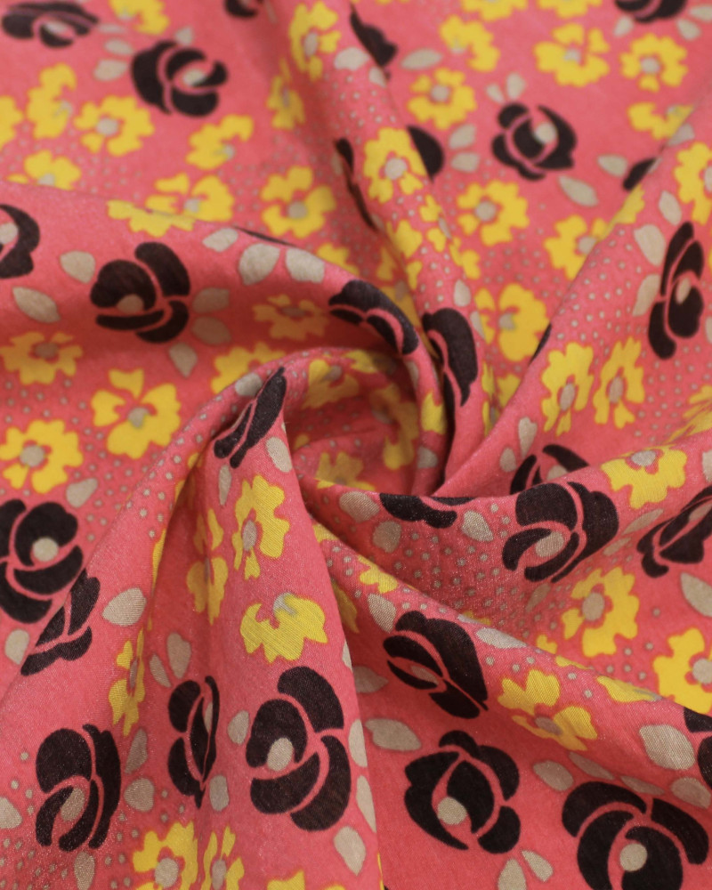 Tecido Viscose Mista com Poliamida Micro Tapete Floral Amarelo, Preto e Coral