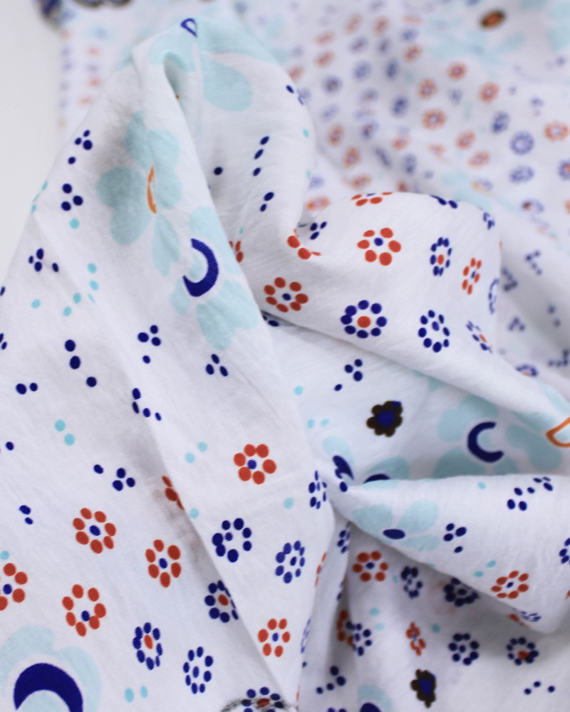 Tecido Viscose Mista com Poliamida Barrado Cashmere e Tapete Floral Tons Frios e Branco