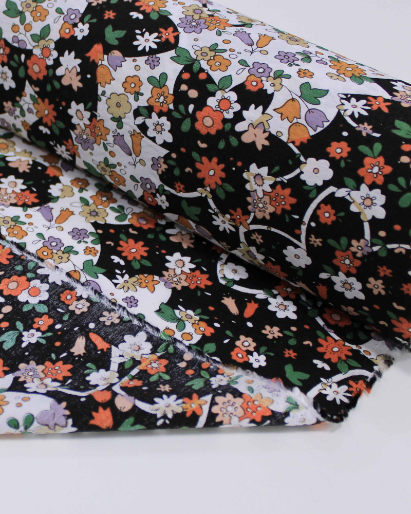 Tecido Viscose Mista com Poliamida Grosso Tapete Floral Tons Quentes, Preto e Branco