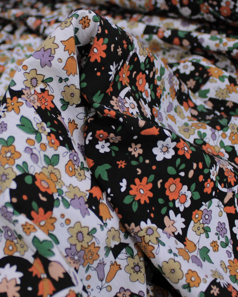 Tecido Viscose Mista com Poliamida Grosso Tapete Floral Tons Quentes, Preto e Branco