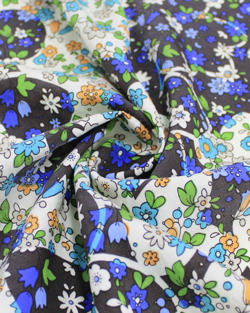 Tecido Viscose Mista com Poliamida Grosso Tapete Floral Tons Frios, Preto e Offwhite