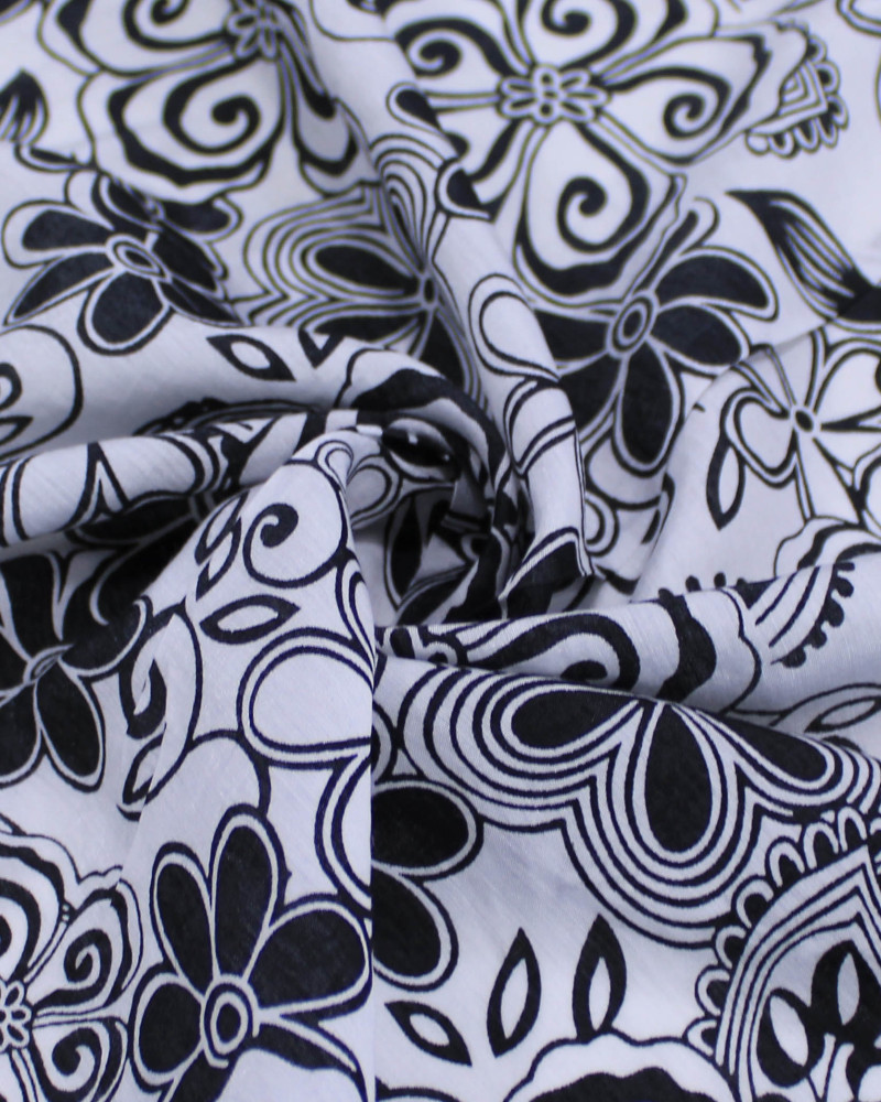 Teicdo Viscose Mista com Poliamida Tapete Floral em Rascunhos P/B