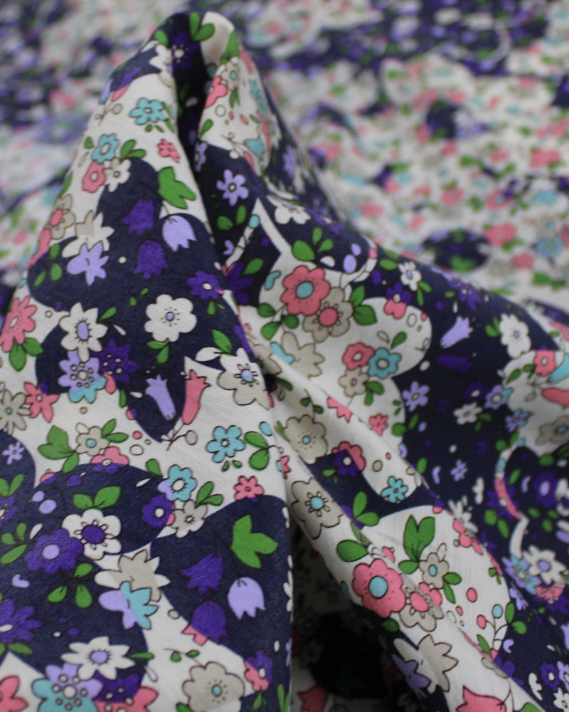 Tecido Viscose Mista com Poliamida Grosso Tapete Floral Candy Color, Azul Marinho e Offwhite