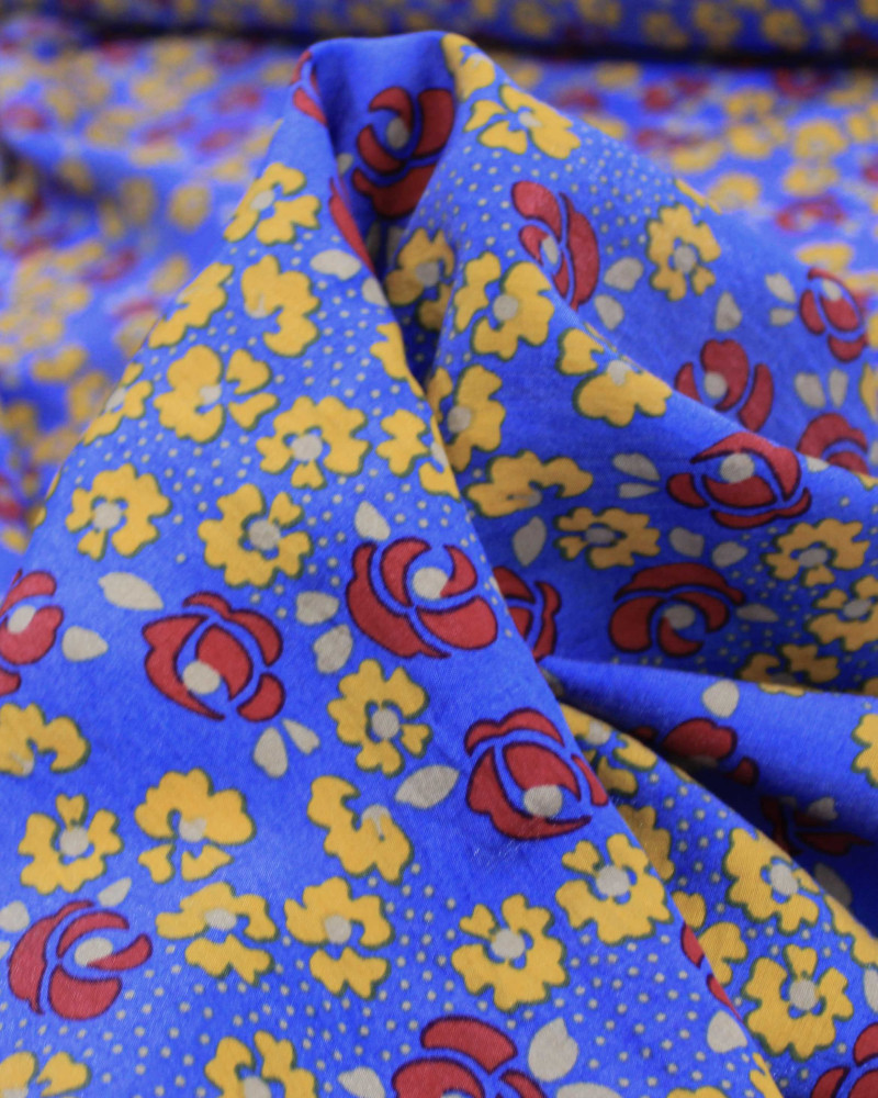 Tecido Viscose Mista com Poliamida Micro Tapete Floral Amarelo, Vermelho e Azul