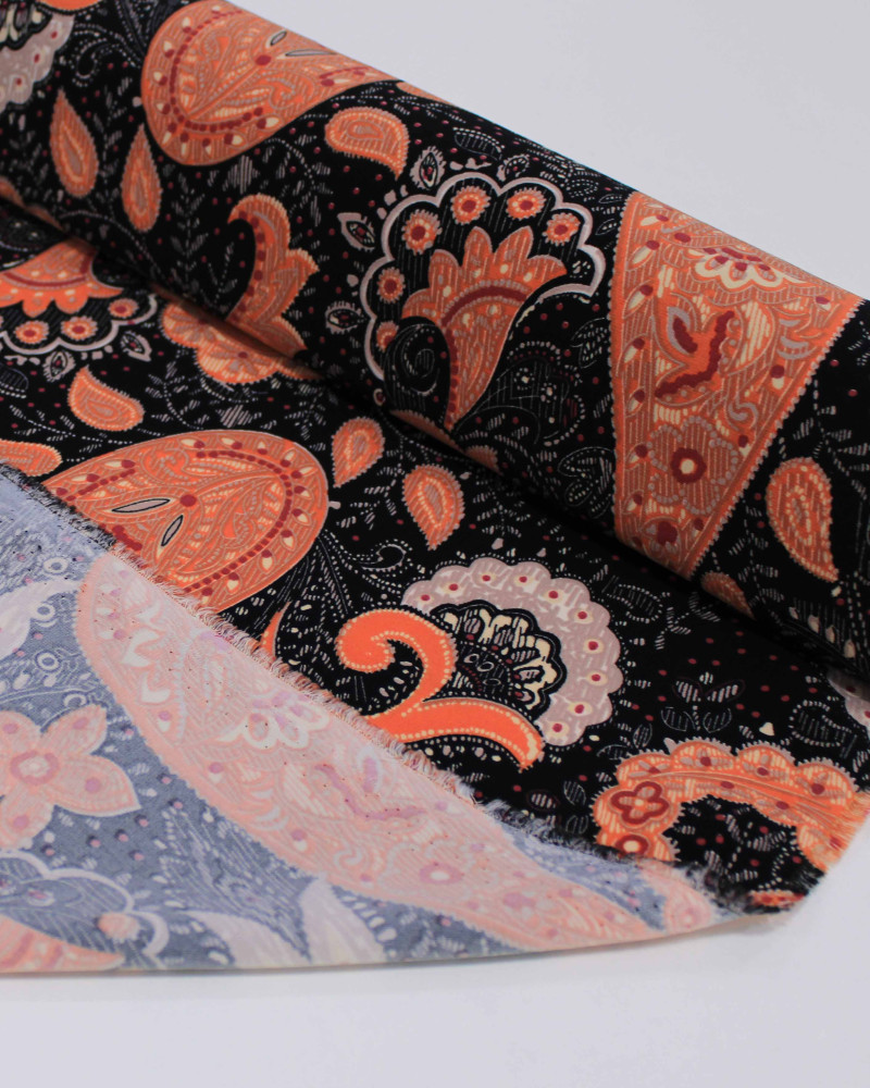 Tecido Micro Fibra Alfaiataria Italiano Paisley Terra Rosa, Cinza e Preto