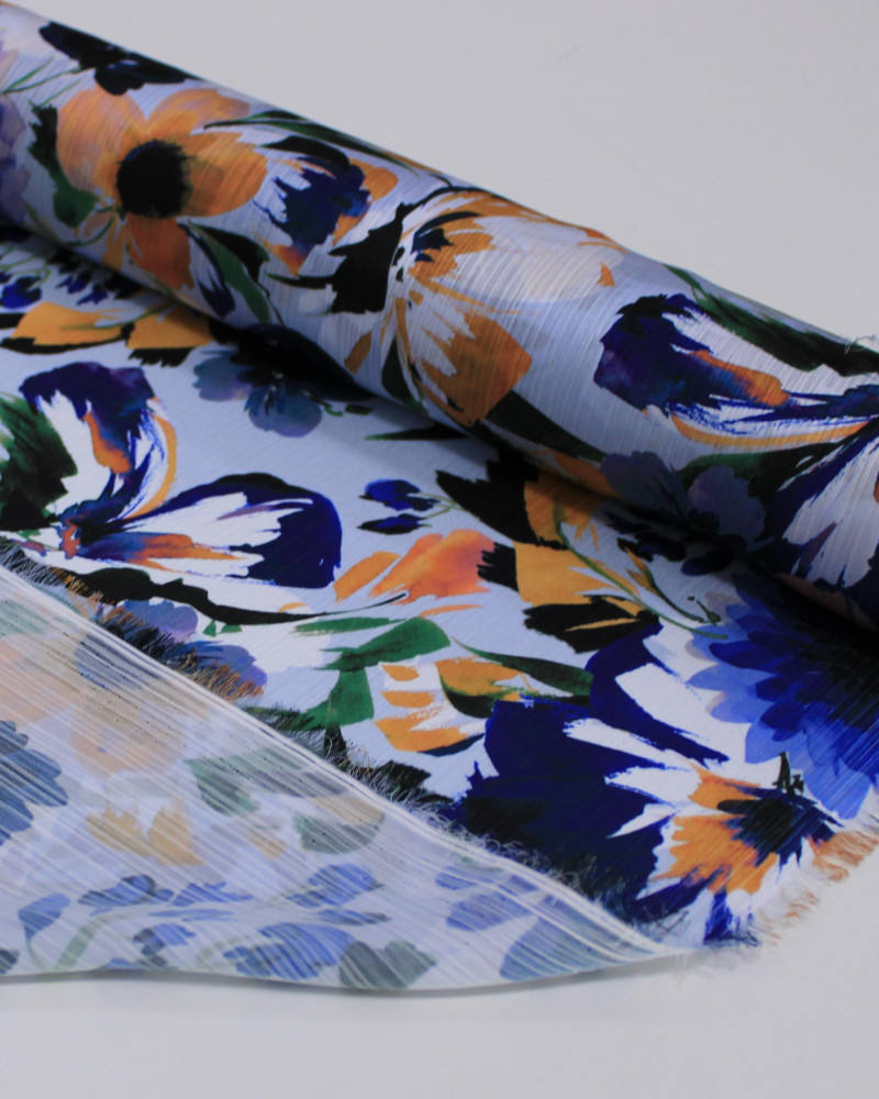 Tecido Crepe Chiffon Texturizado Italiano Tapete Floral Colorido e Tons de Azul
