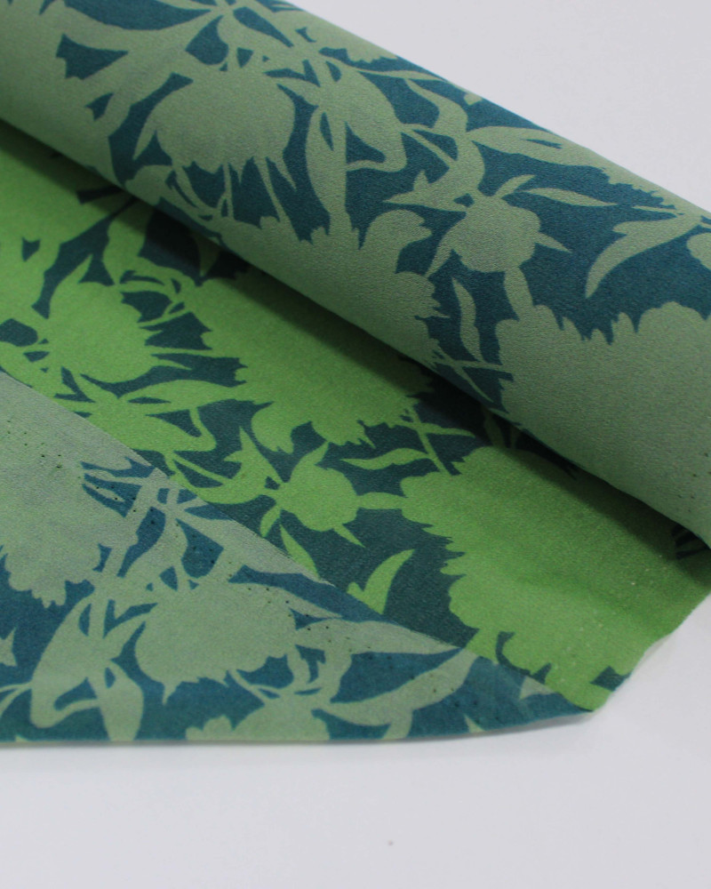 Tecido Crepe Koshibo Leve Italiano Rascunho Floral Tons de Verde