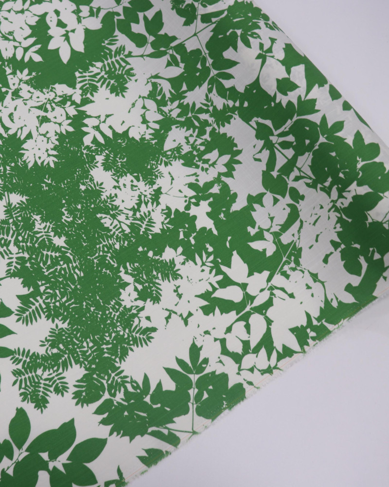 Tecido Viscose Texturizada Folhagens Abstratas Offwhite e Verde