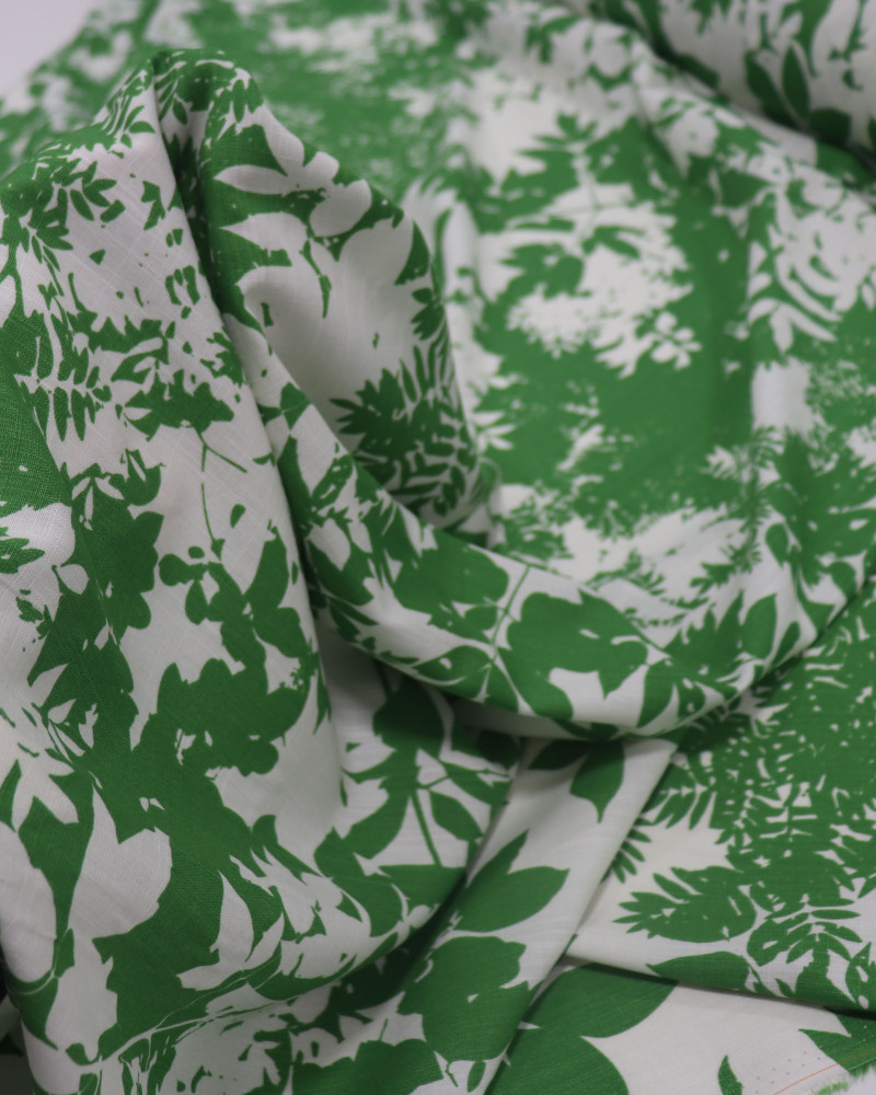 Tecido Viscose Texturizada Folhagens Abstratas Offwhite e Verde (1m)