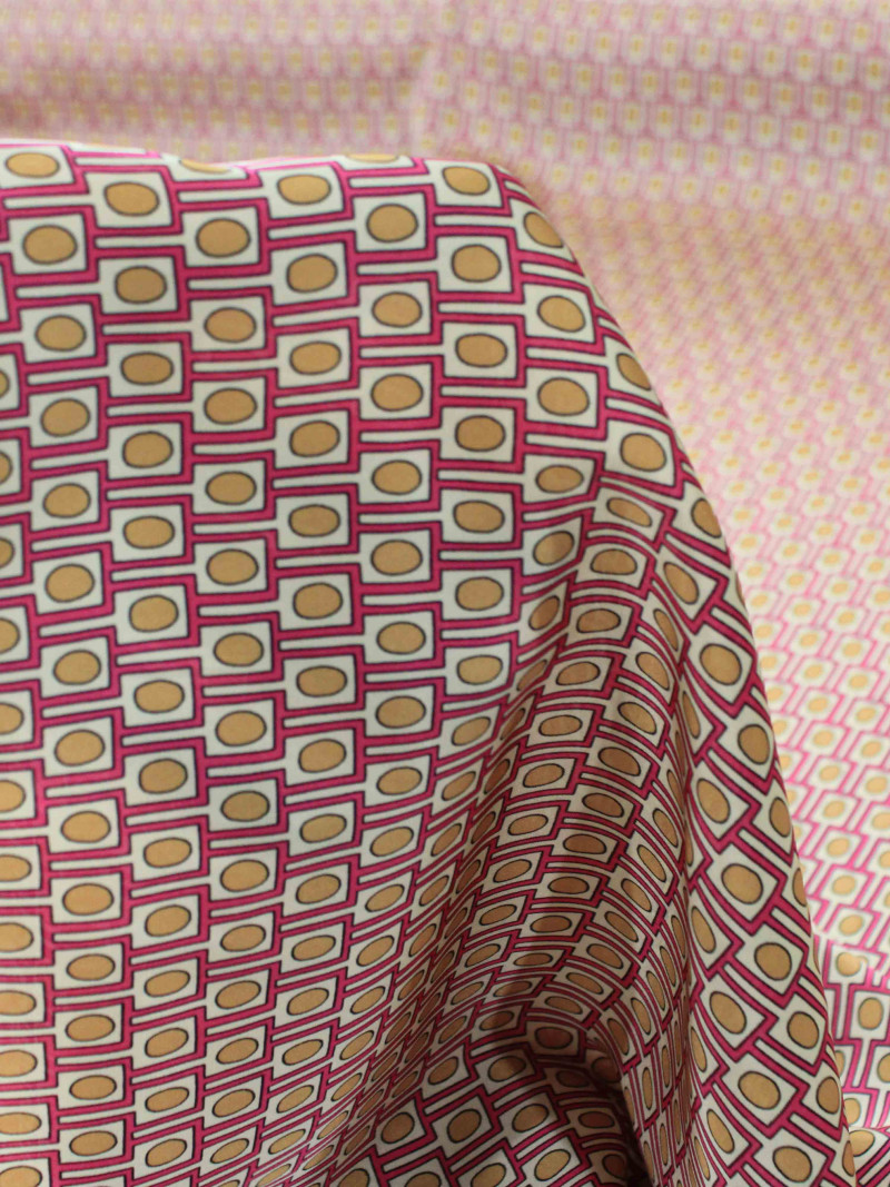 Tecido Crepe Silk Italiano Micro Geométrico Rosa e Bege
