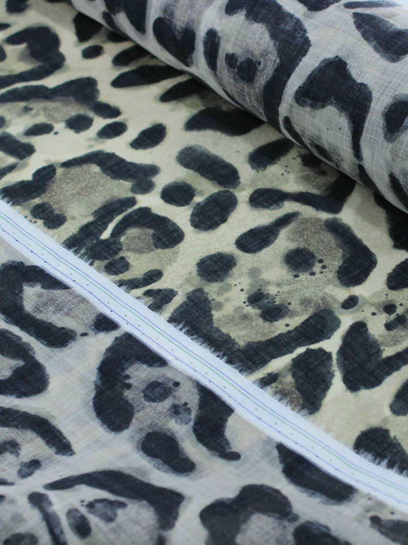 Tecido Cambraia Italiano Animal Print Clássico