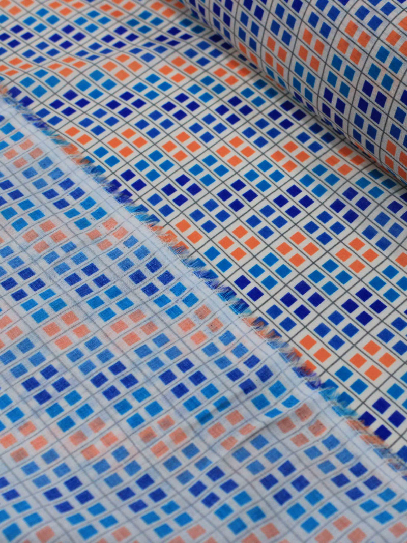 Tecido Viscose Italiano Geométrico Laranja e Azul