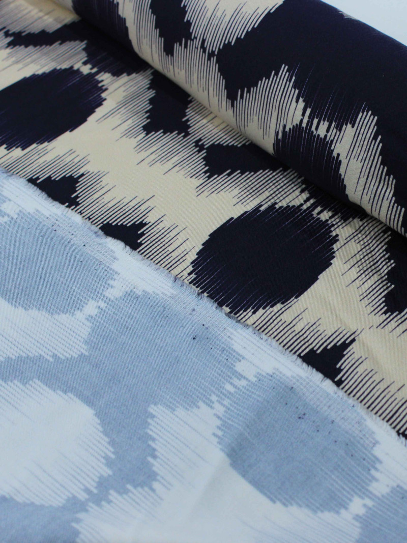 Tecido Viscose Italiano Bolas Abstratas Azul Marinho e Creme
