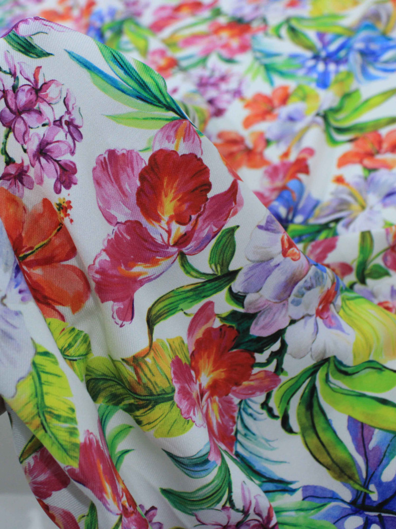 Tecido Viscose Italiano Jardim Colorido e Branco
