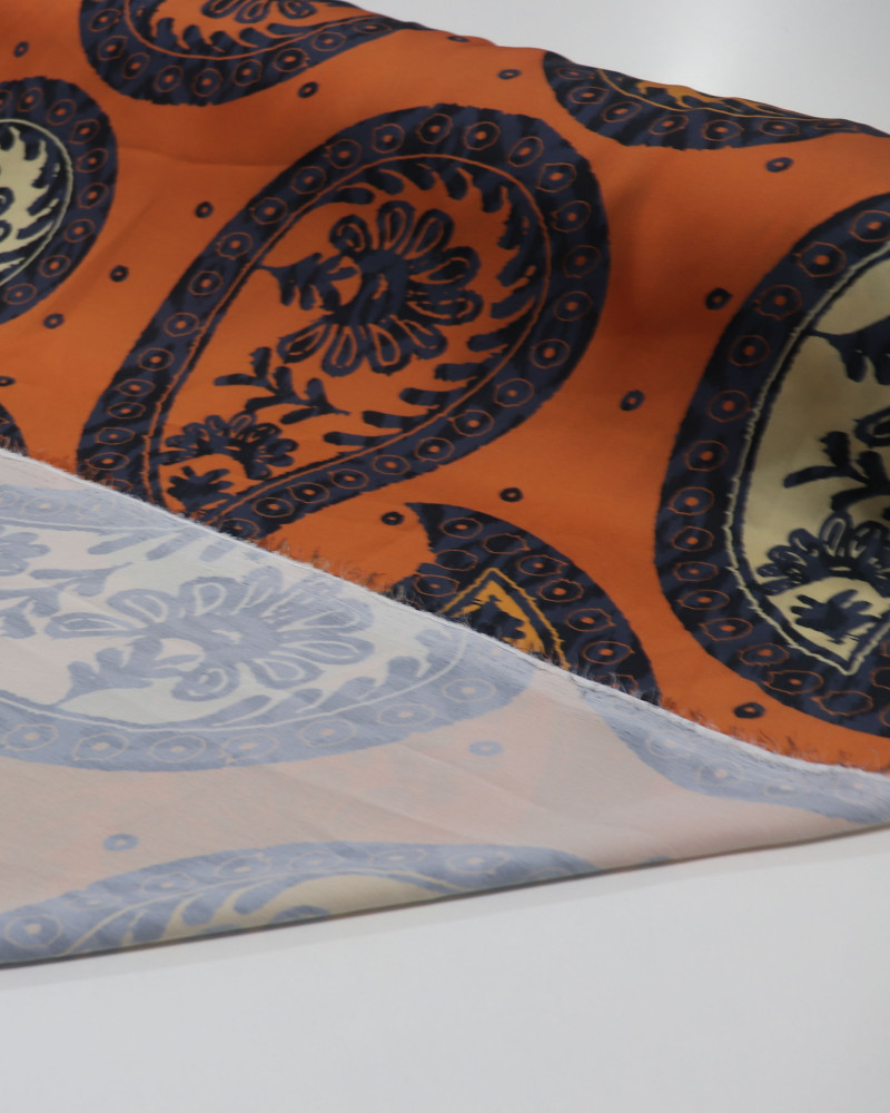 Tecido Crepe Silk Macro Paisley Laranja