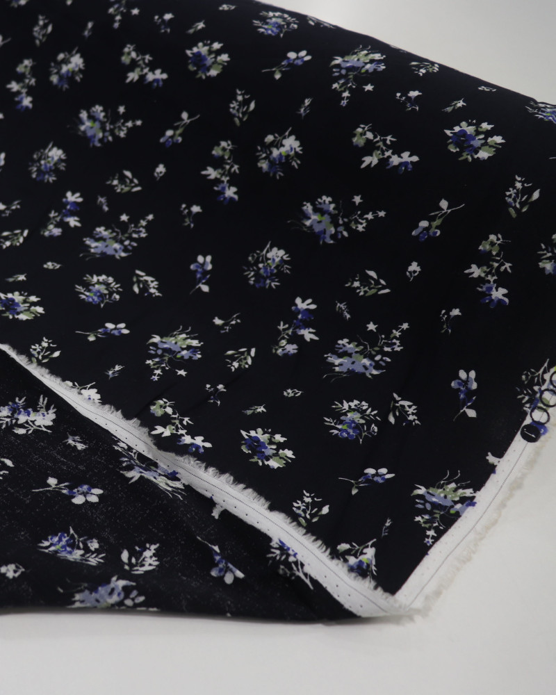 Tecido Viscose Fina Micro Buquê Floral Azul, Branco e Rosa