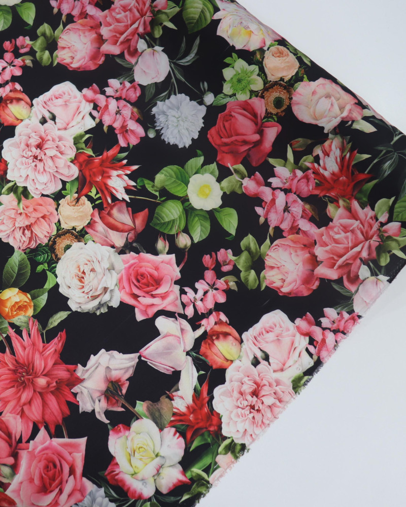 Tecido Crepe Silk Flores Diversas Colorido e Preto
