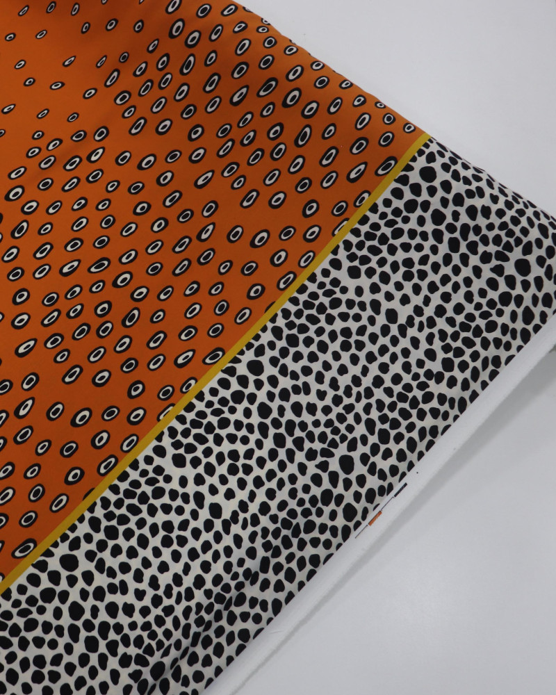 Tecido Crepe GGT Barrado Animal Print Branco e Laranja