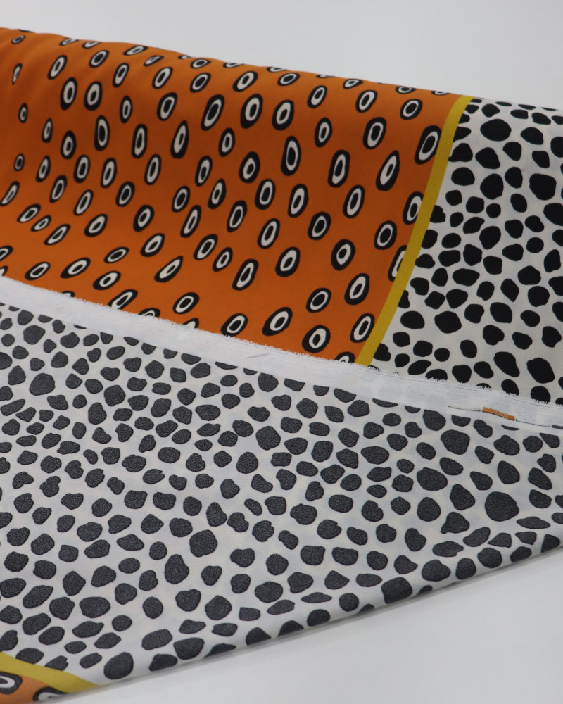 Tecido Crepe GGT Barrado Animal Print Branco e Laranja