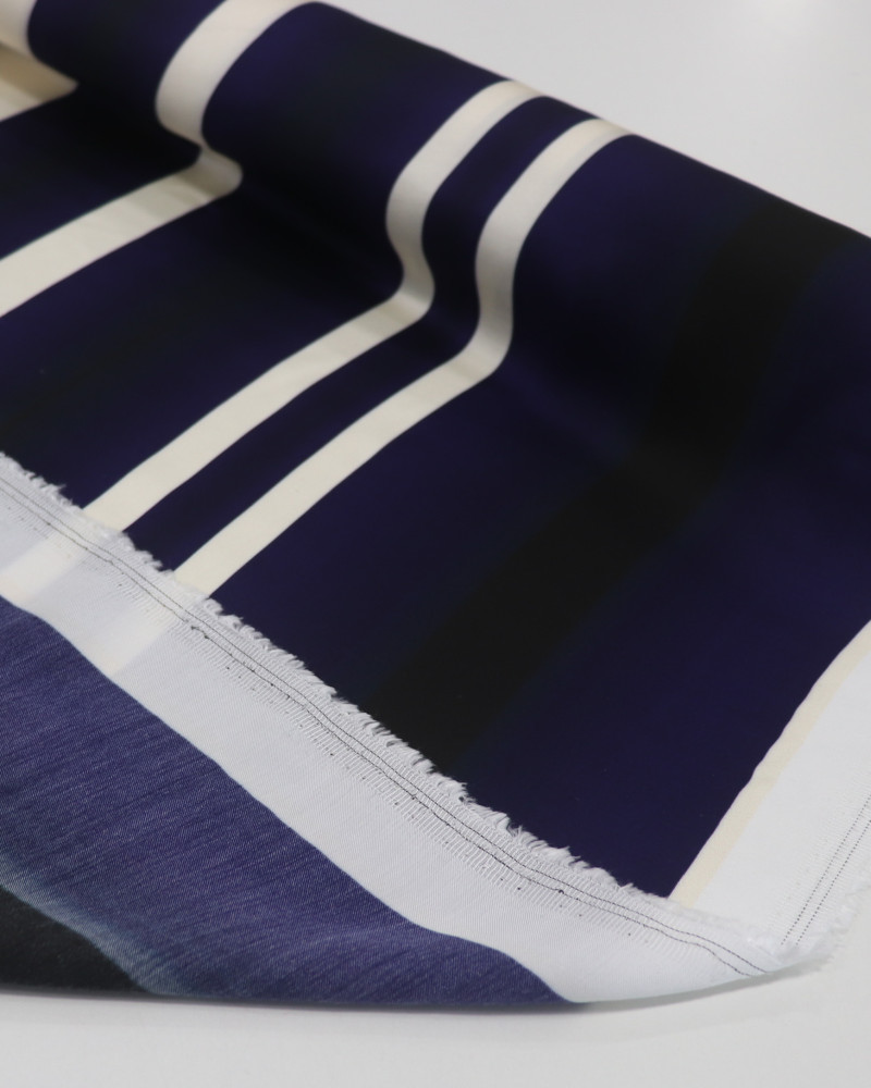 Tecido Crepe Silk Italiano Barrado em Listras Preto, Azul Marinho e Creme