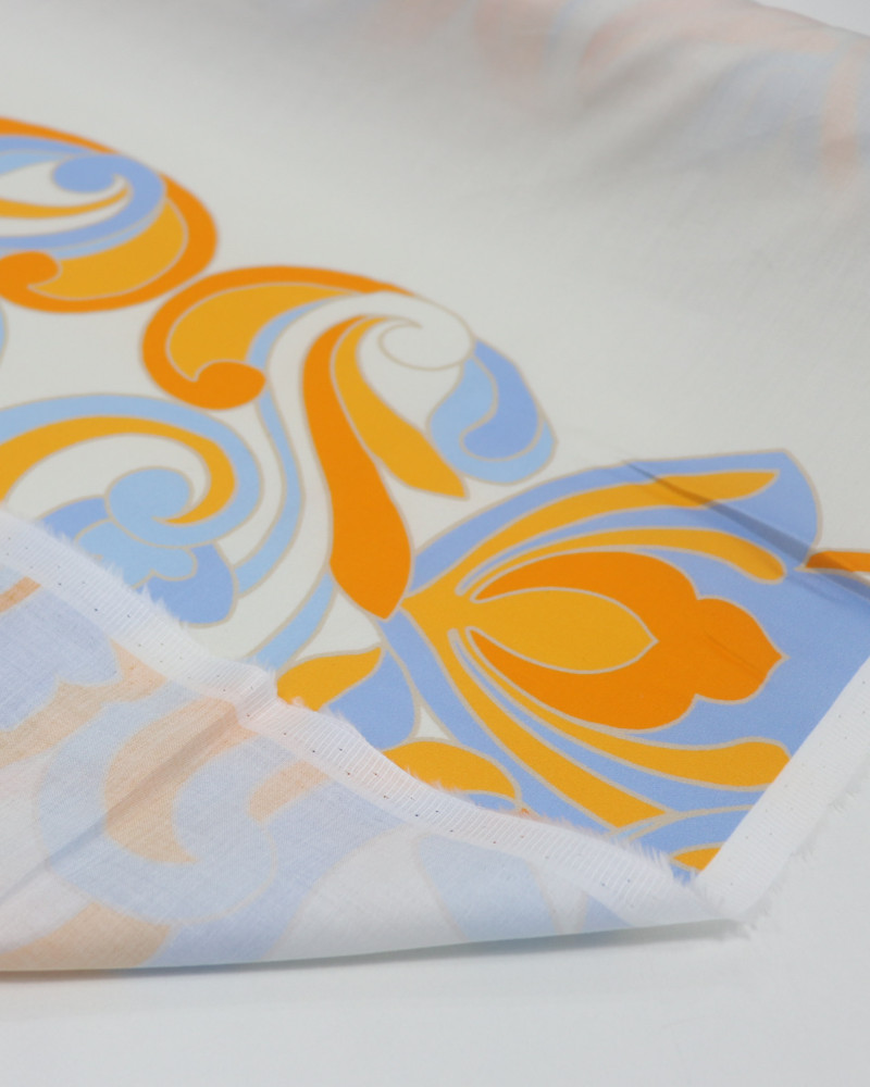 Tecido Viscose Acetinada Italiano Arabesco Floral Laranja, Azul e Offwhite (1,40m x 1,47m)