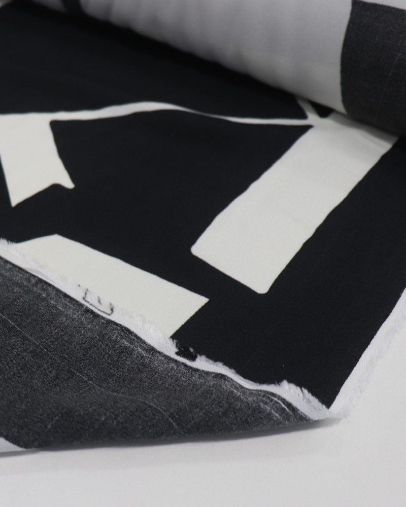 Tecido Crepe de Viscose Italiano Estampa Abstrata Preto e Offwhite