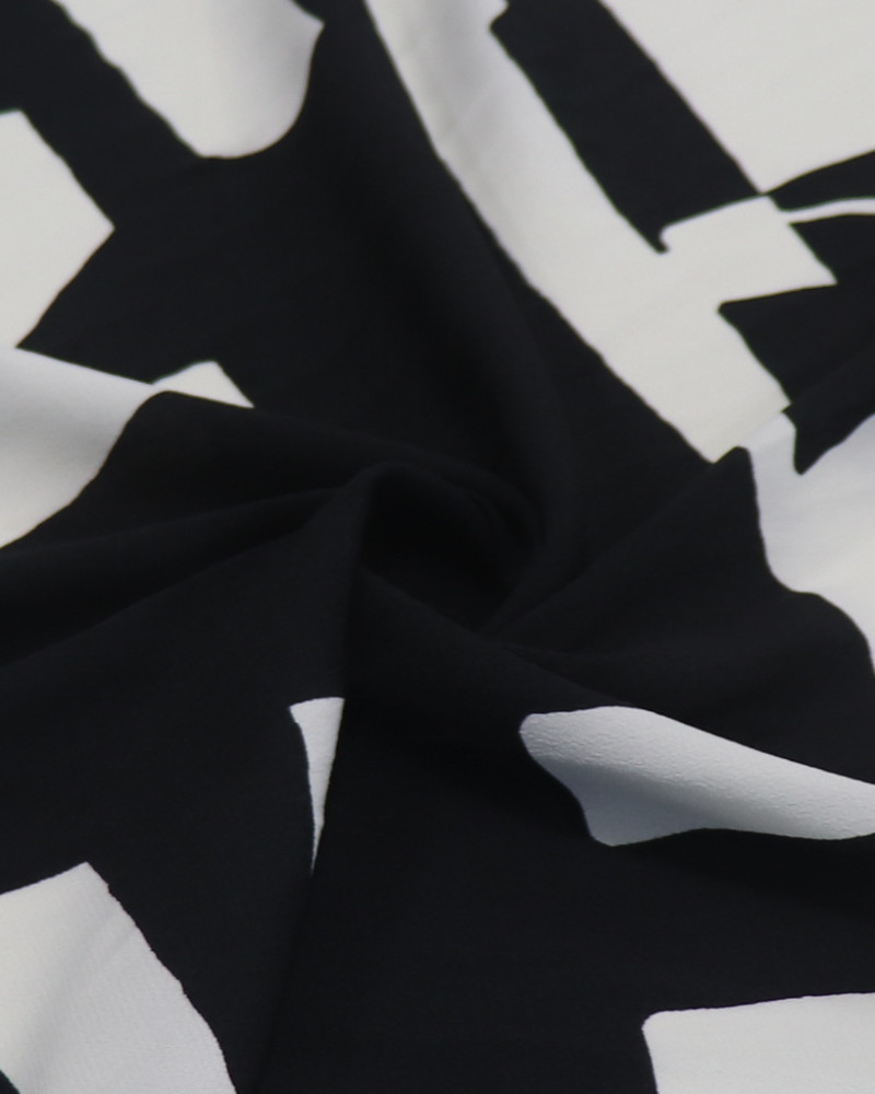 Tecido Crepe de Viscose Italiano Estampa Abstrata Preto e Offwhite