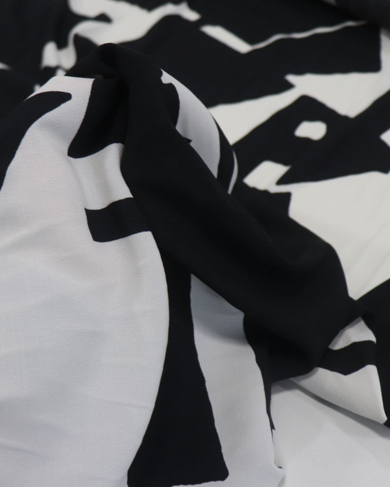 Tecido Crepe de Viscose Italiano Estampa Abstrata Preto e Offwhite