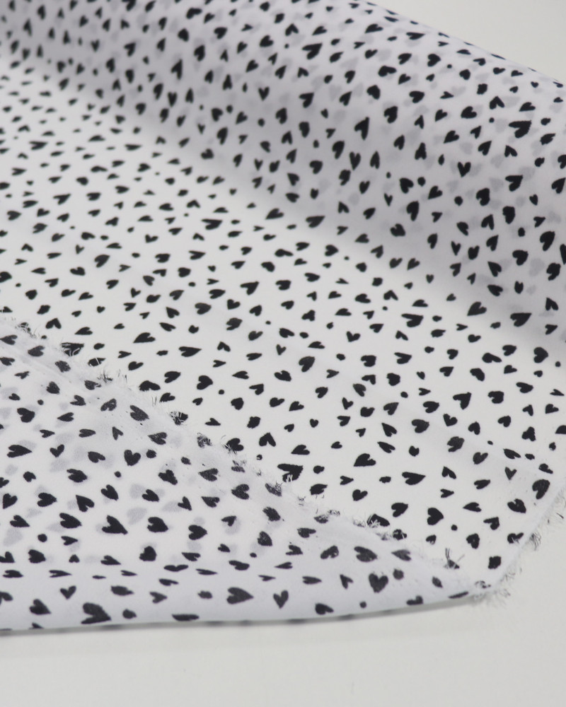 Tecido Crepe de Viscose Italiano Micro Corações Irregulares P/B