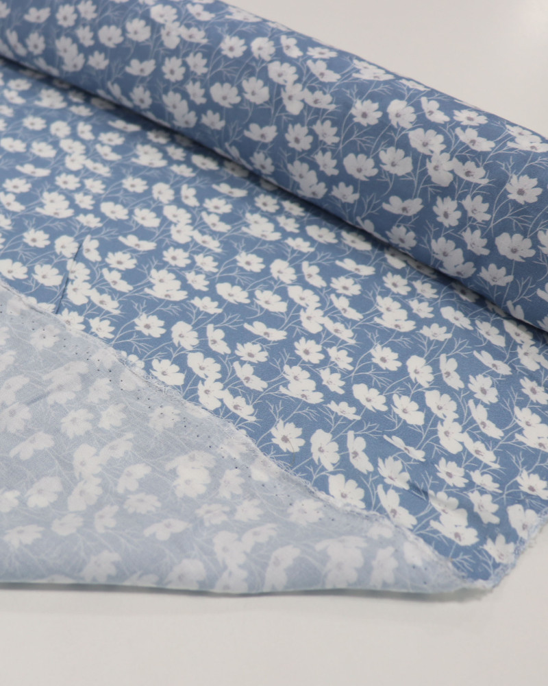 Tecido Viscose Italiano Tapete Floral Branco e Azul