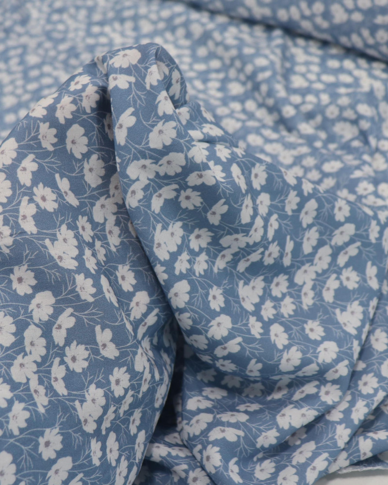 Tecido Viscose Italiano Tapete Floral Branco e Azul