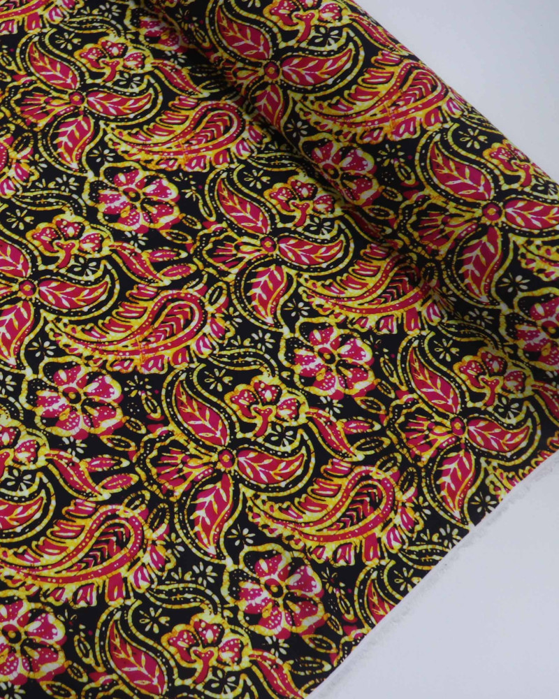 Tecido Viscose Fina Italiano Foral em Cashmere Rosa, Amarelo e Preto
