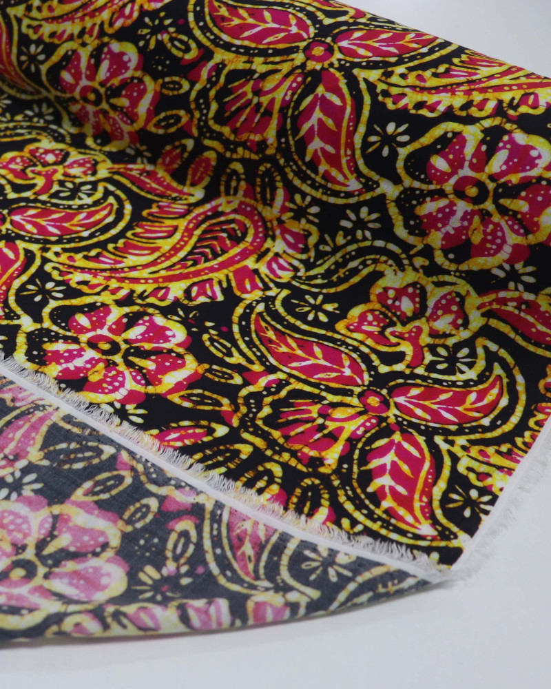 Tecido Viscose Fina Italiano Foral em Cashmere Rosa, Amarelo e Preto