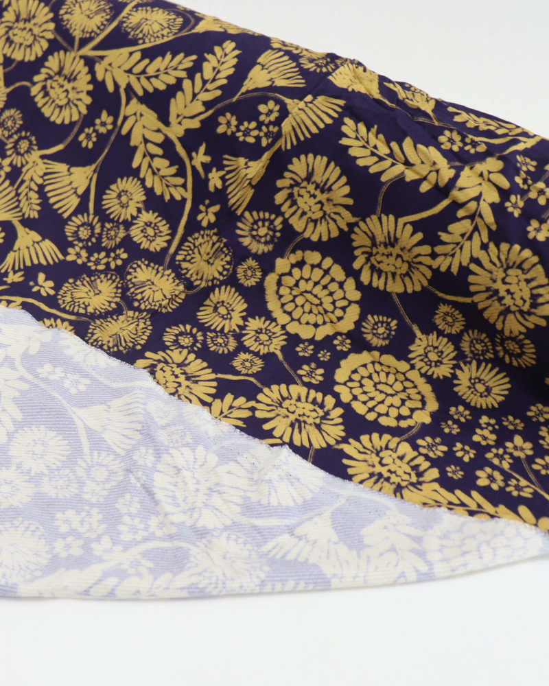 Tecido Viscose Texturizada Flores e Galhos Amarelo e Azul Marinho
