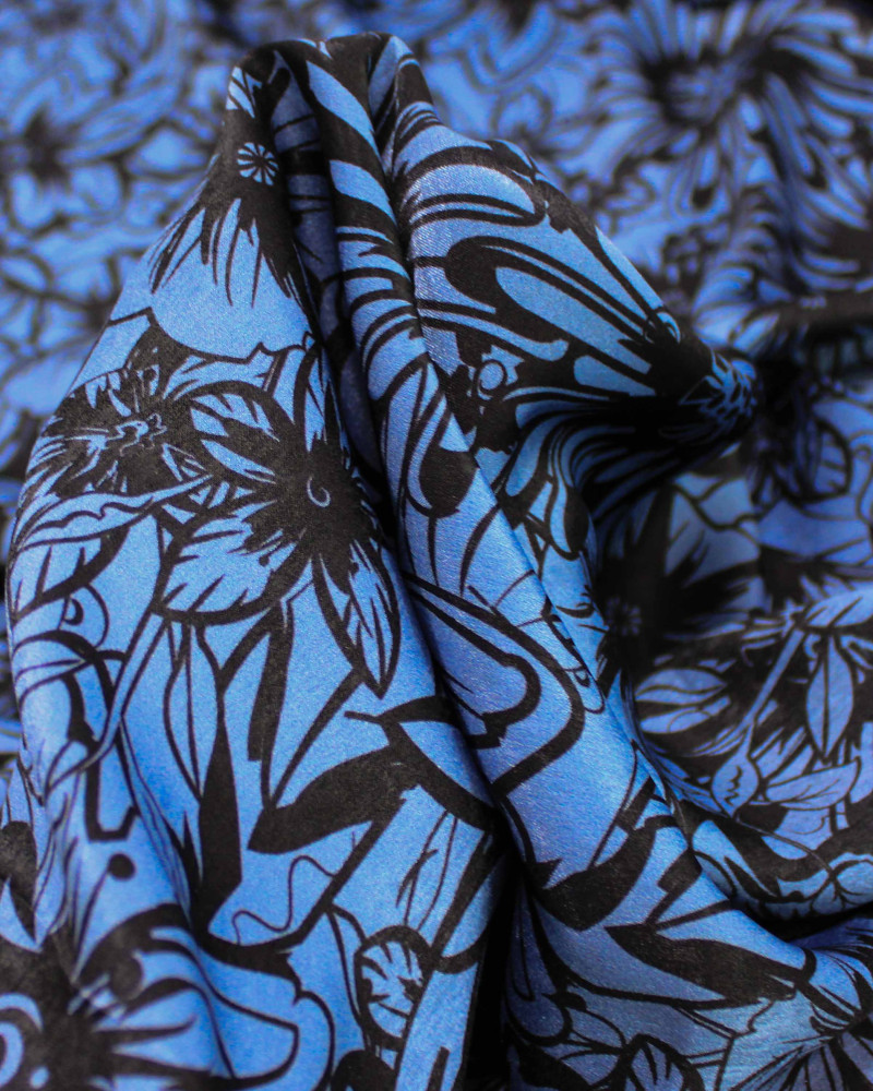 Tecido Viscose Acetinado Italiano Tapete Floral Preto e Azul Petróleo