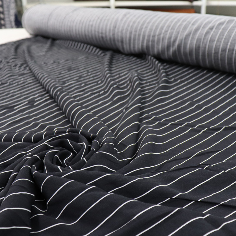 Tecido Viscose Risca de Giz Branco e Preto