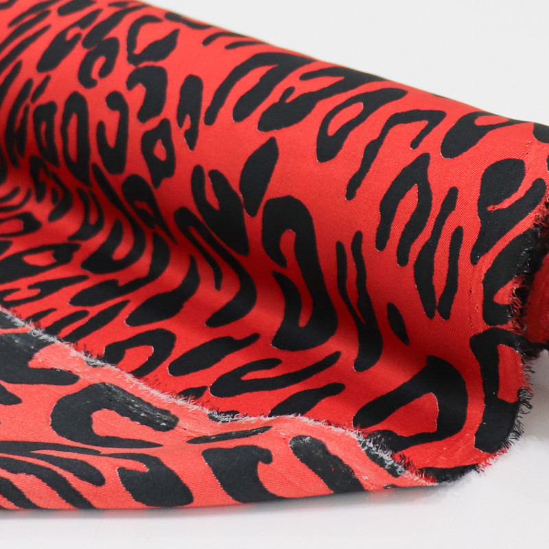 Tecido Crepe Silk Italiano Sarjado Acetinado Animal Print Preto e Vermelho
