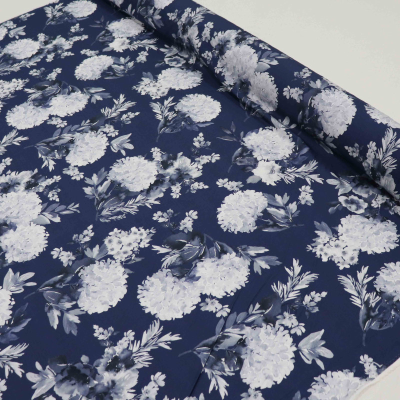 Tecido Viscose Hortênsias Branco e Azul