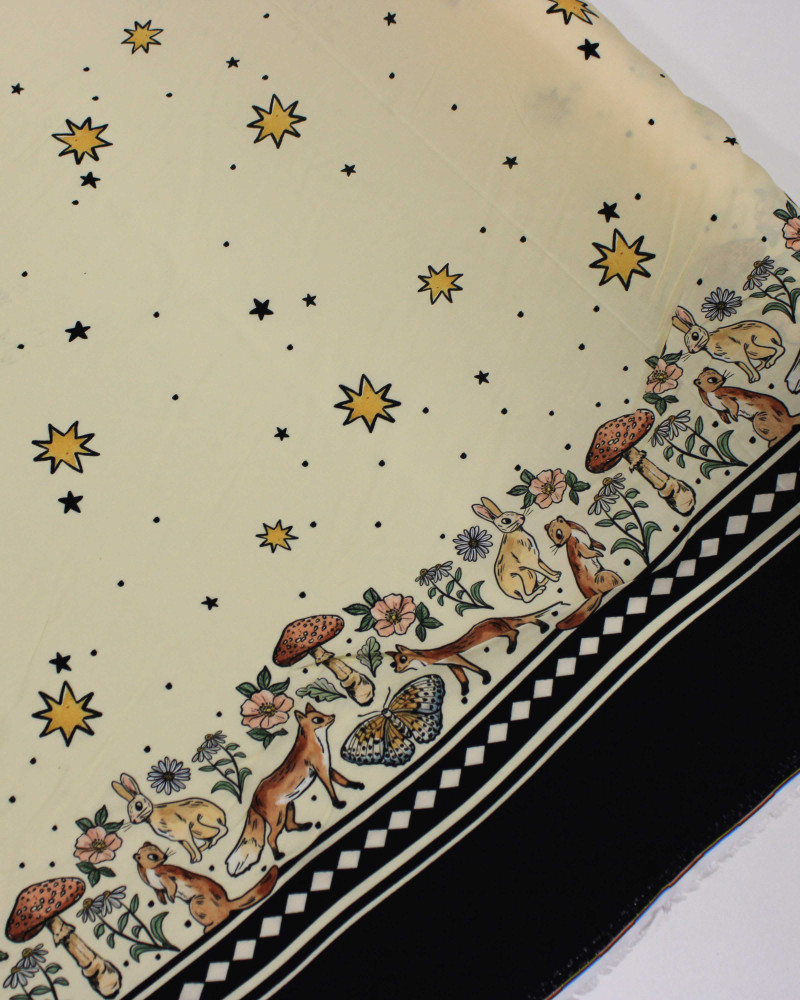 Tecido Viscose Barrado Duplo Bosque e Estrelas Preto e Creme (Com Leves Defeitos)