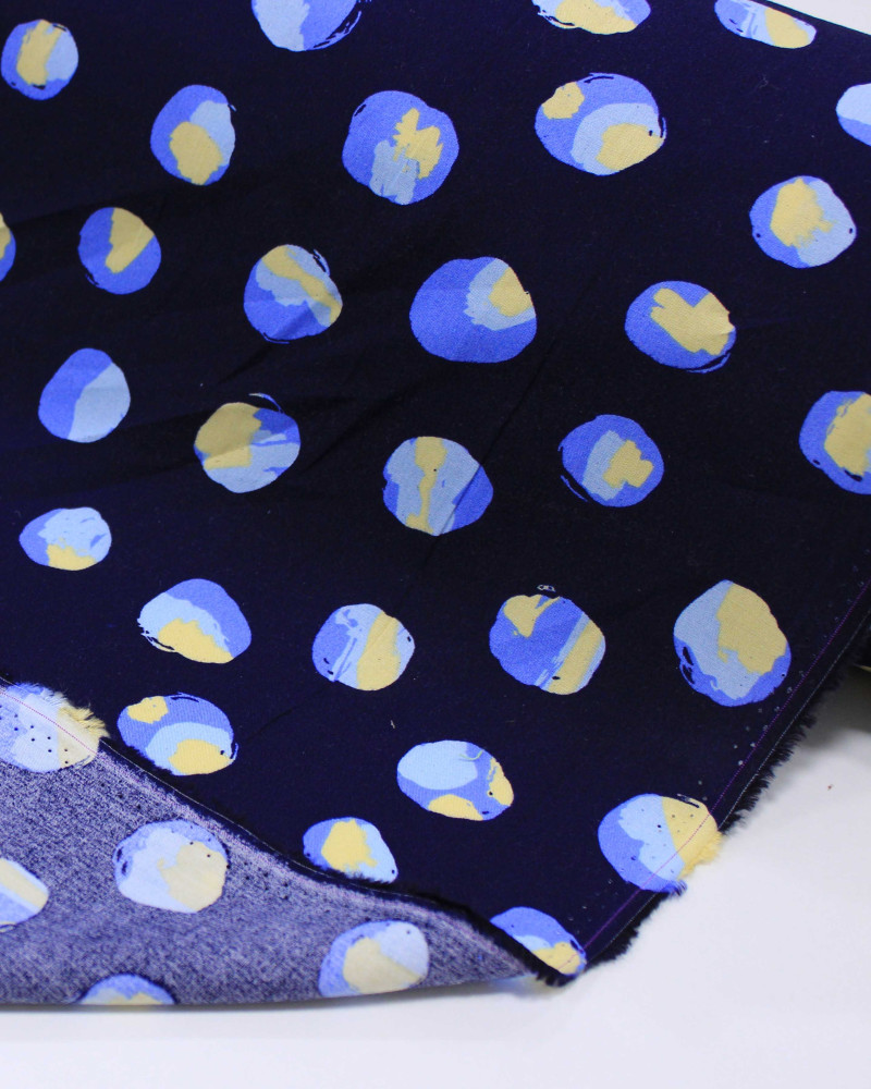 Tecido Viscose Poá Estampado Creme e Tons de Azul (Com Leves Defeitos)